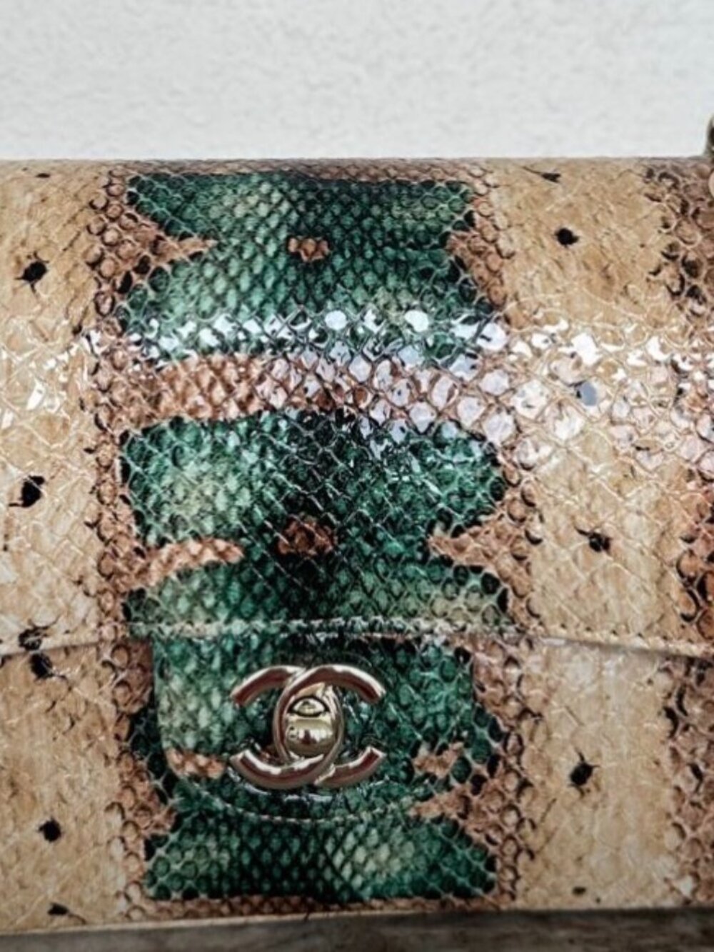 STUNNING Fashion Bag with BOX! PICS say it All and Priced to sell and ship ASAP!